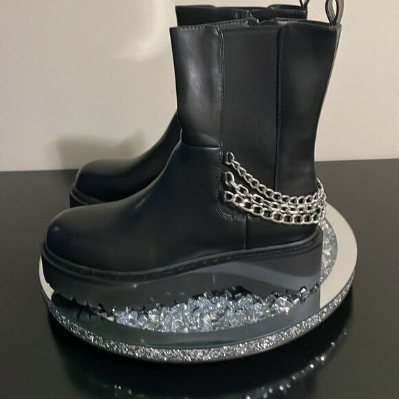 New Wild Pair rocksann round toe punk rock ankle lug boot silver chain size 7.5 - Picture 1 of 8
